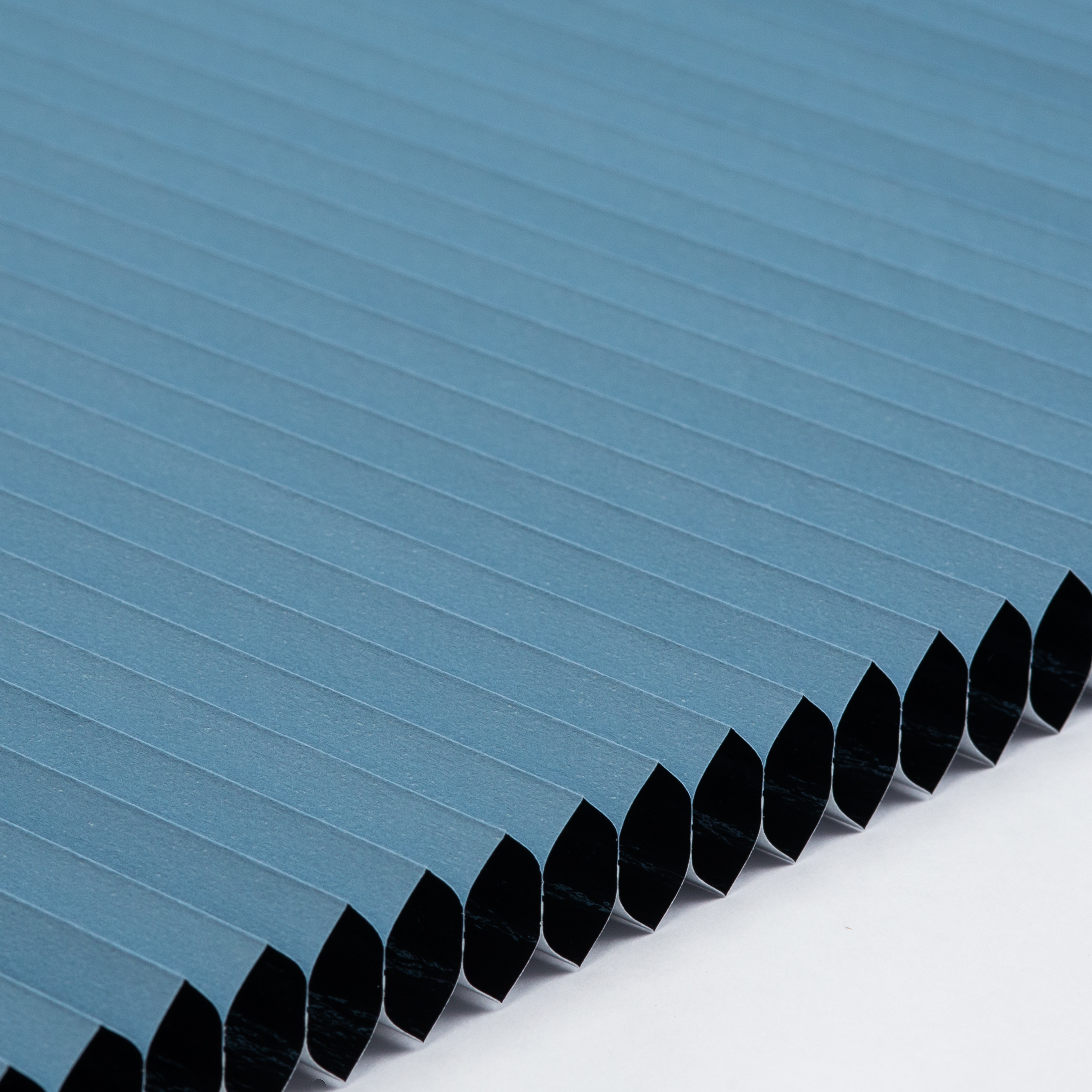 Plissee Honeycomb Blackout Komfort Collection Alpenmorgenblau – Verdunkelnd & blickdicht mit Reflektionsbeschichtung 1-2868 DU