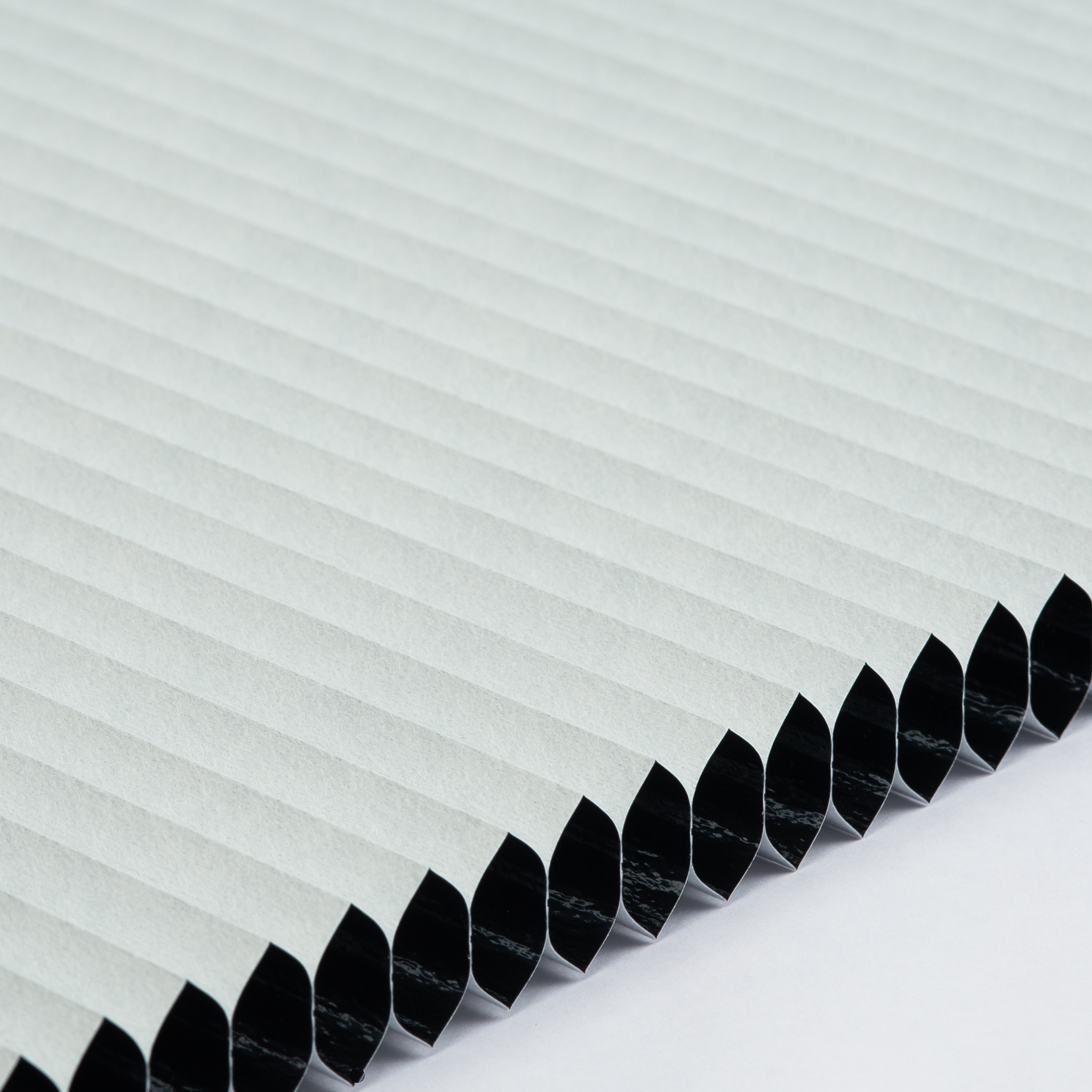 Plissee Honeycomb Blackout Komfort Collection Winterweiß – Verdunkelnd & blickdicht mit Reflektionsbeschichtung 1-2860 DU