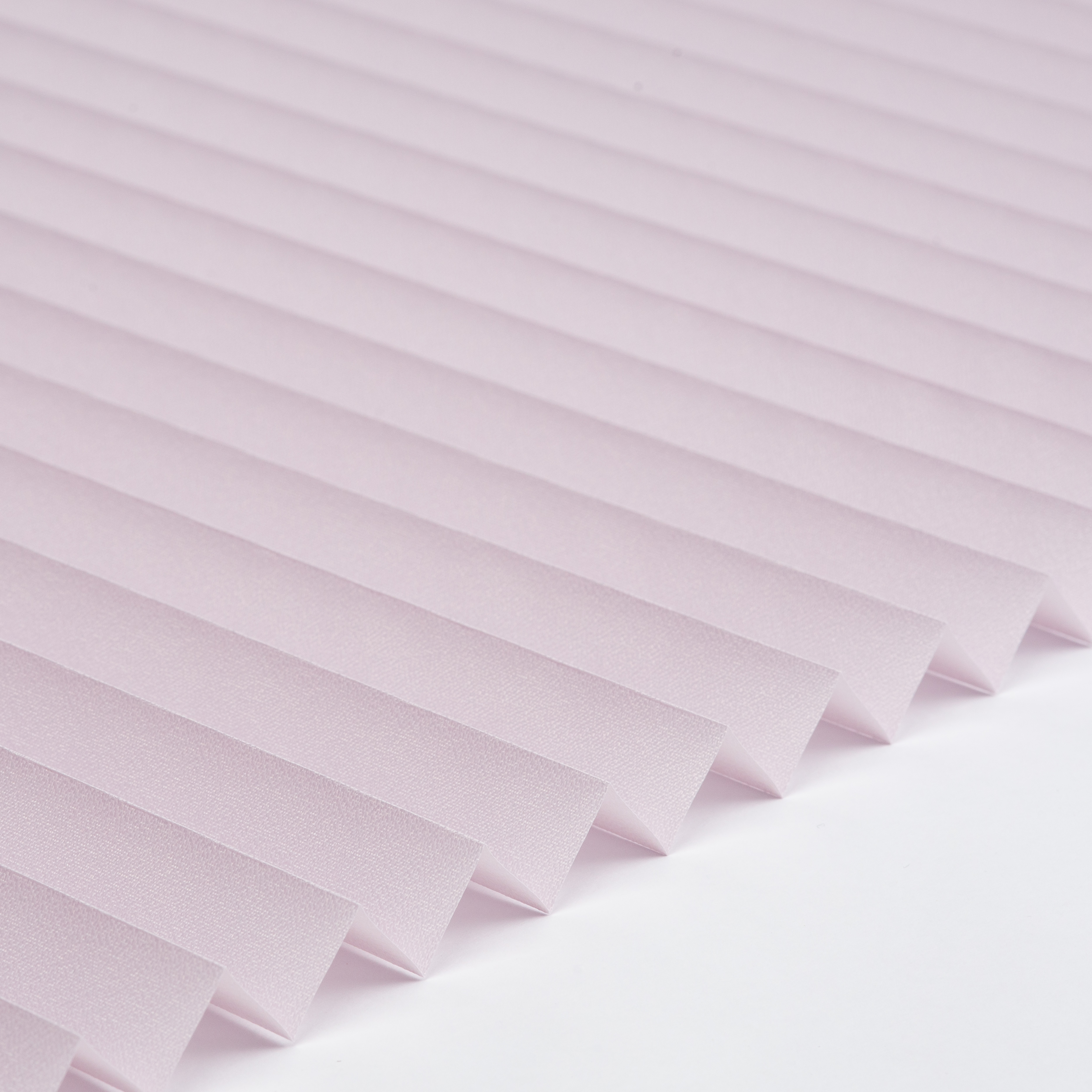 Plissee Standard Collection Halbtransparent Eisrosa mit Reflektionsbeschichtung | Schwer entflammbar B1