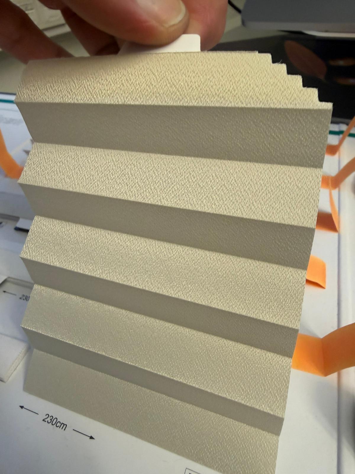 Plissee 16mm für Schiebetüren Basic Selection vierteltransparent mit Reflexionsbeschichtung Beige 0-6005 PL16