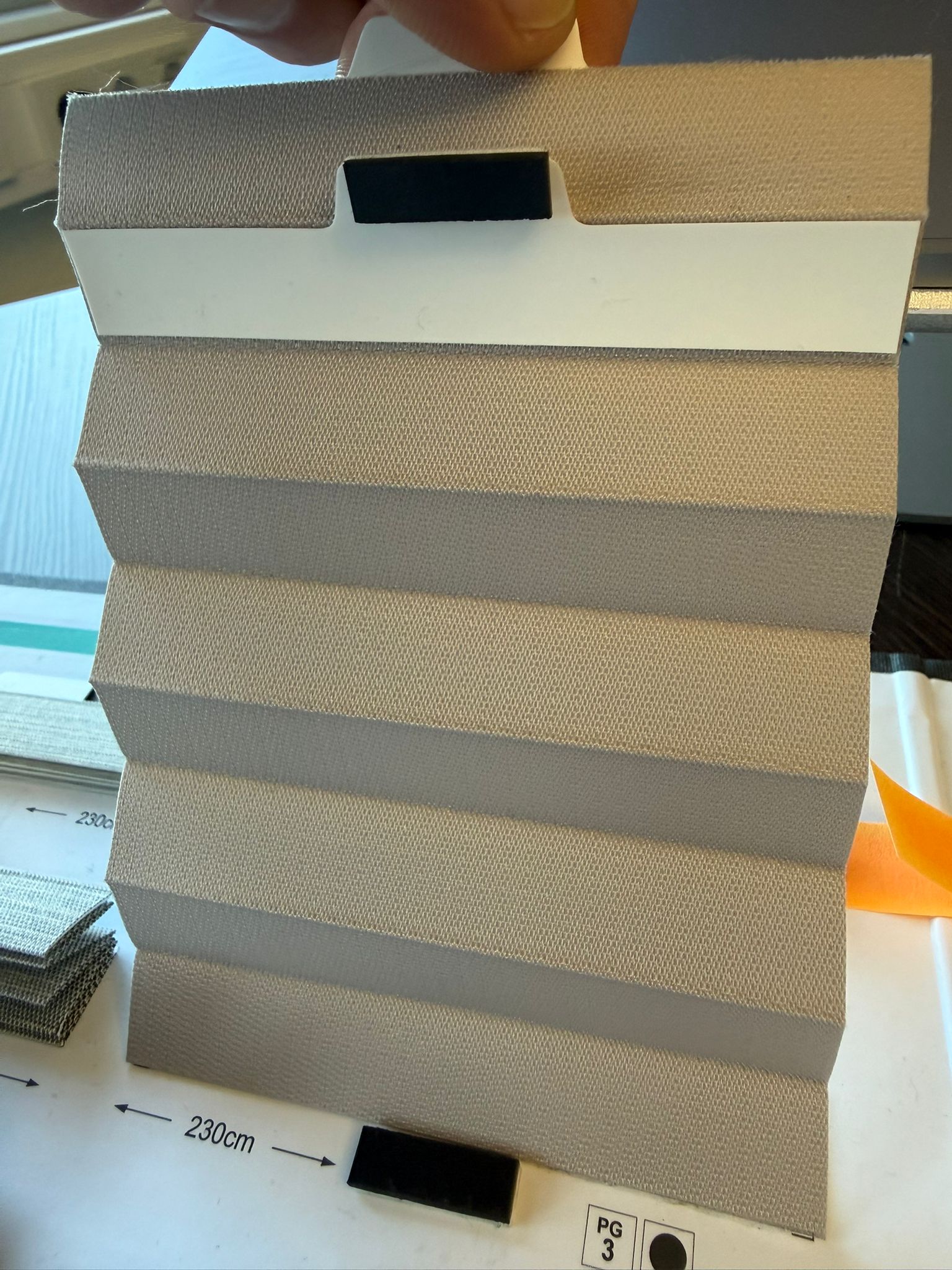 Plissee 16mm für Schiebetüren Luxury Collection verdunkelnd Blickdicht Graubeige 3-9003 PL16