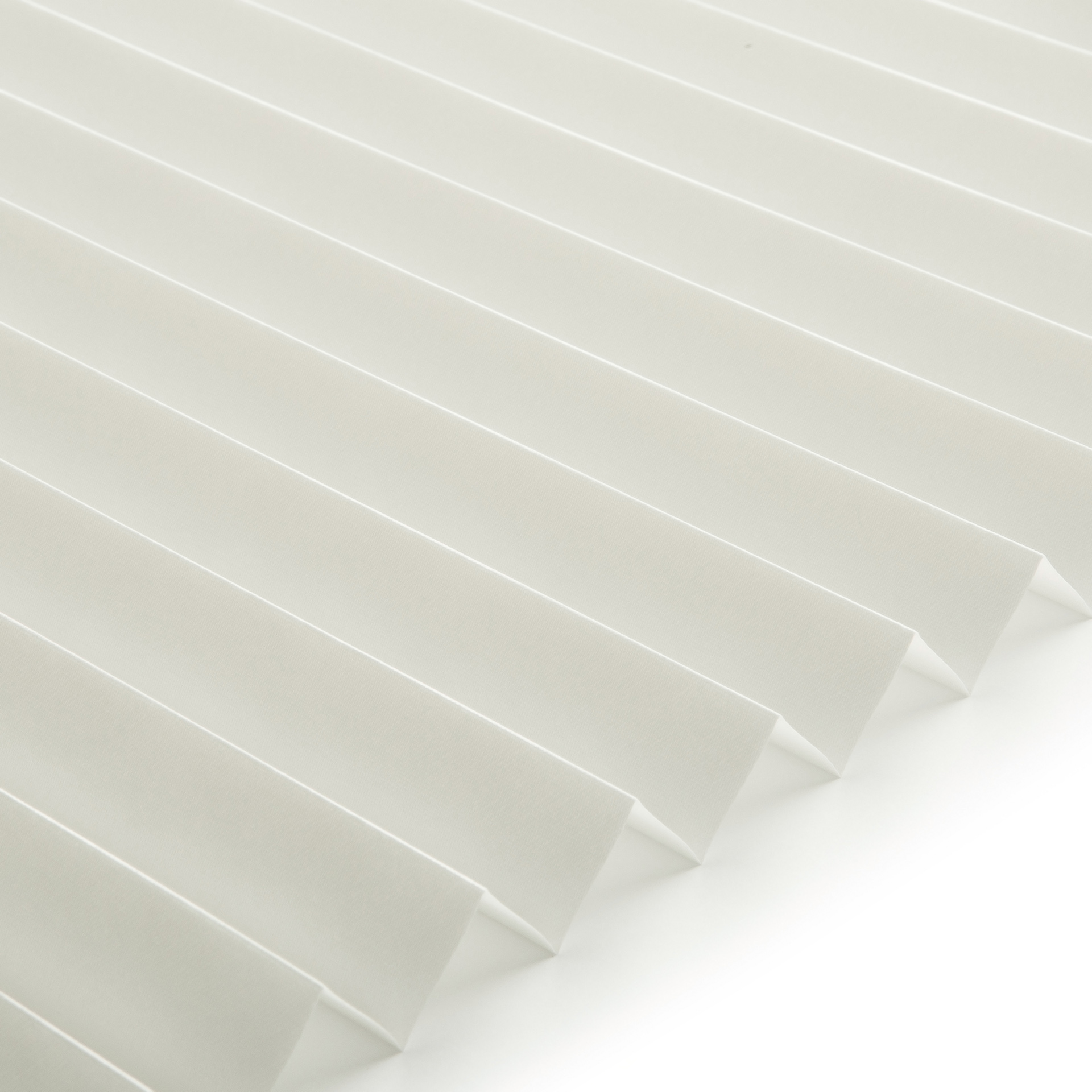 Plissee Komfort Collection weiß / creme vierteltransparent mit Seidenglanz-Optik und Reflektionsbeschichtung 1-3410