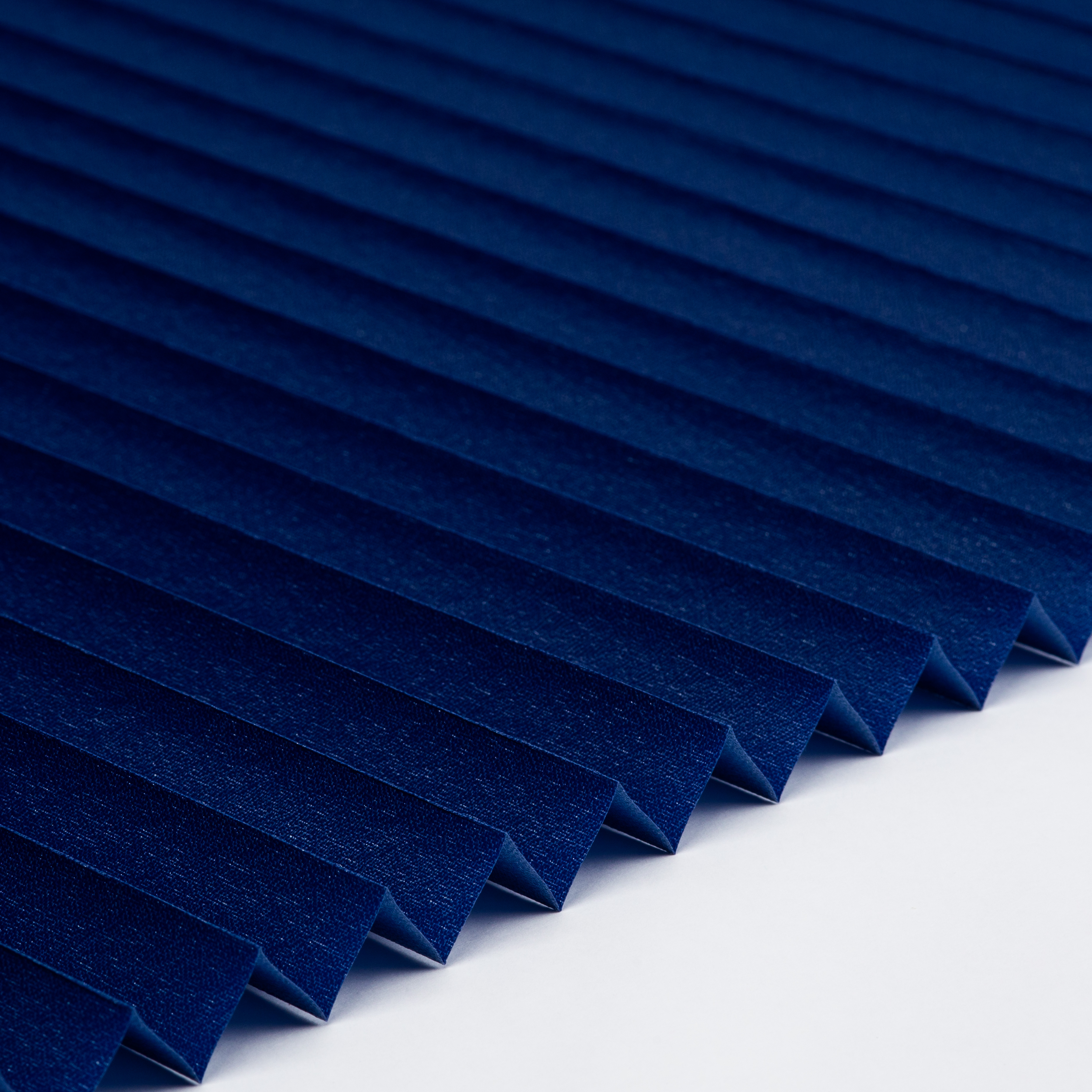 Plissee Standard Collection Halbtransparent Dunkelblau mit melierter Gewebestruktur und Reflektionsbeschichtung | Schwer entflammbar B1 0-0190 PL