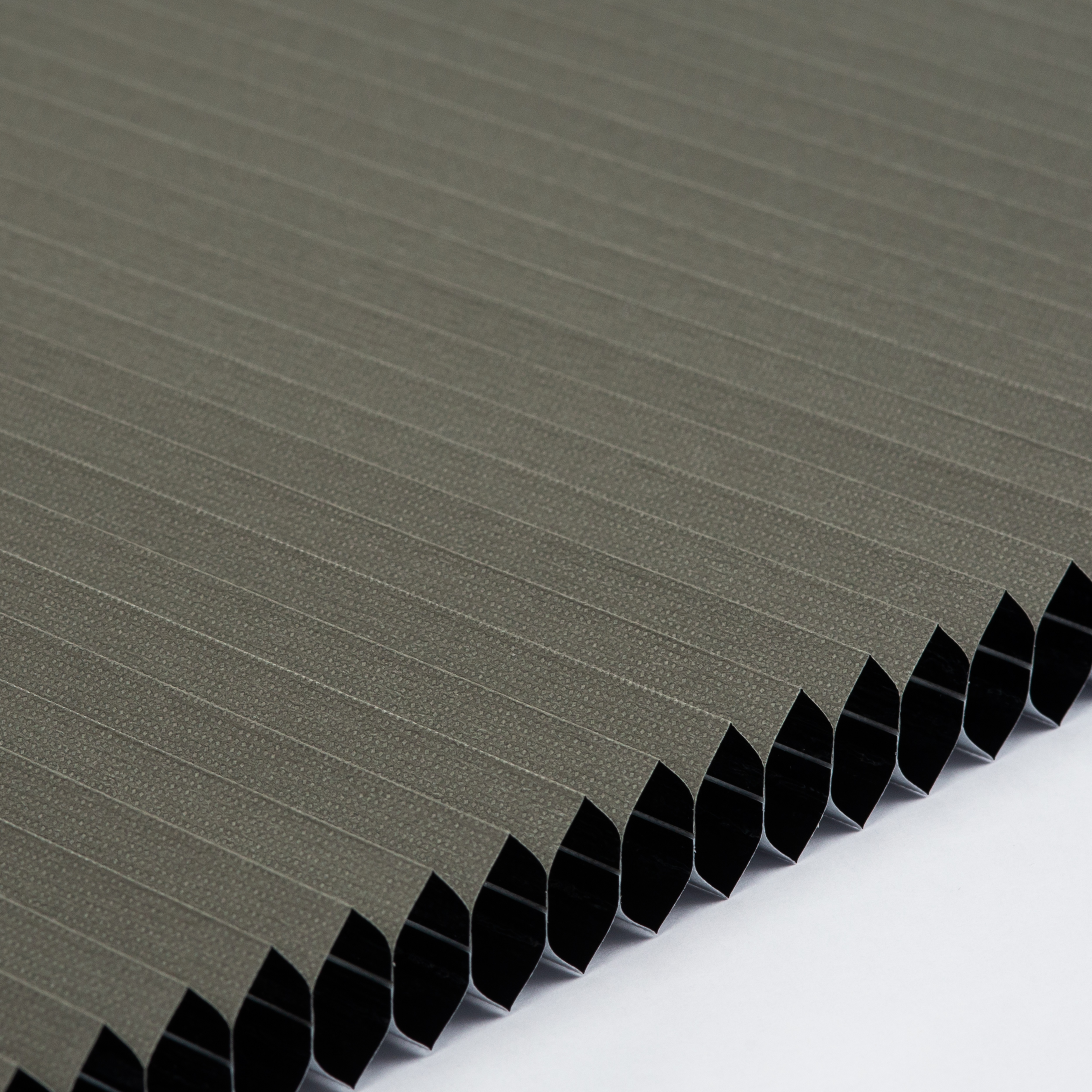 Plissee Honeycomb Blackout Komfort Collection Staubgrau mit Struktur – Verdunkelnd & blickdicht mit Reflektionsbeschichtung 1-3765 DU